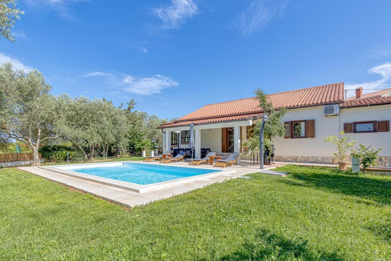 Villa Agatta With Private Pool Smoljanci Eksteriør billede